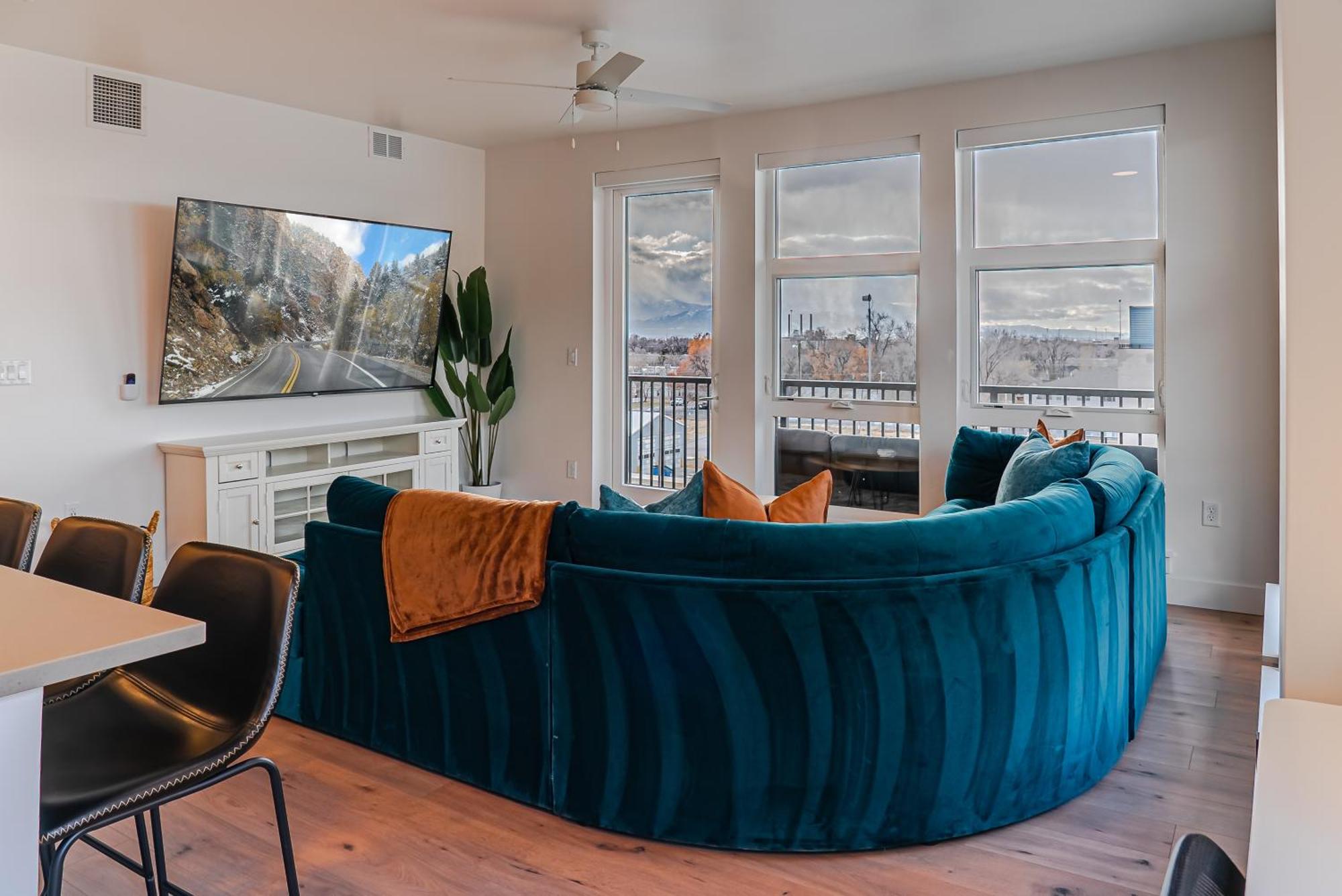 Designer New 2bd 2ba Pool,htub,gym,bowling Apartment *