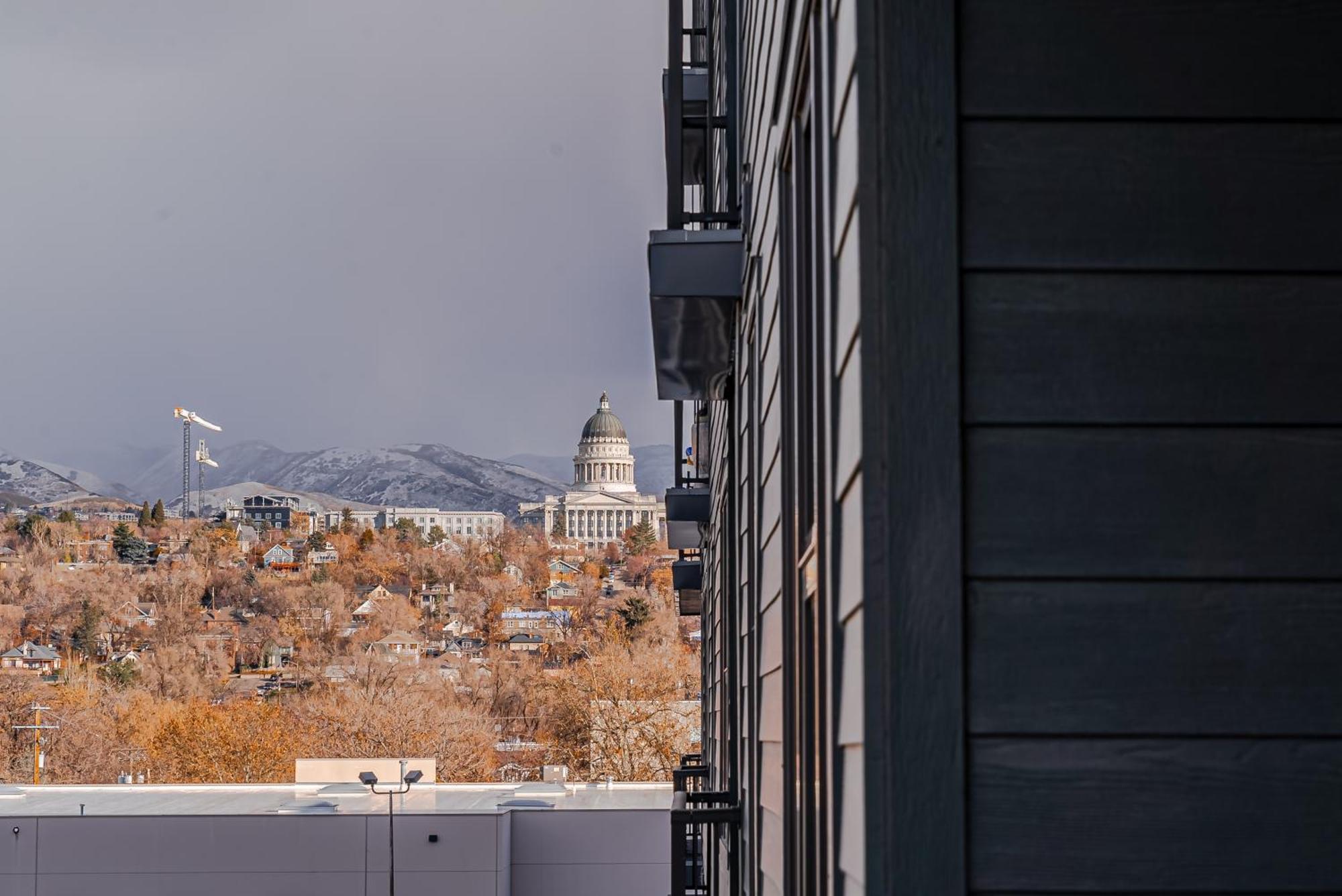 Designer New 2bd 2ba Pool,htub,gym,bowling Salt Lake City