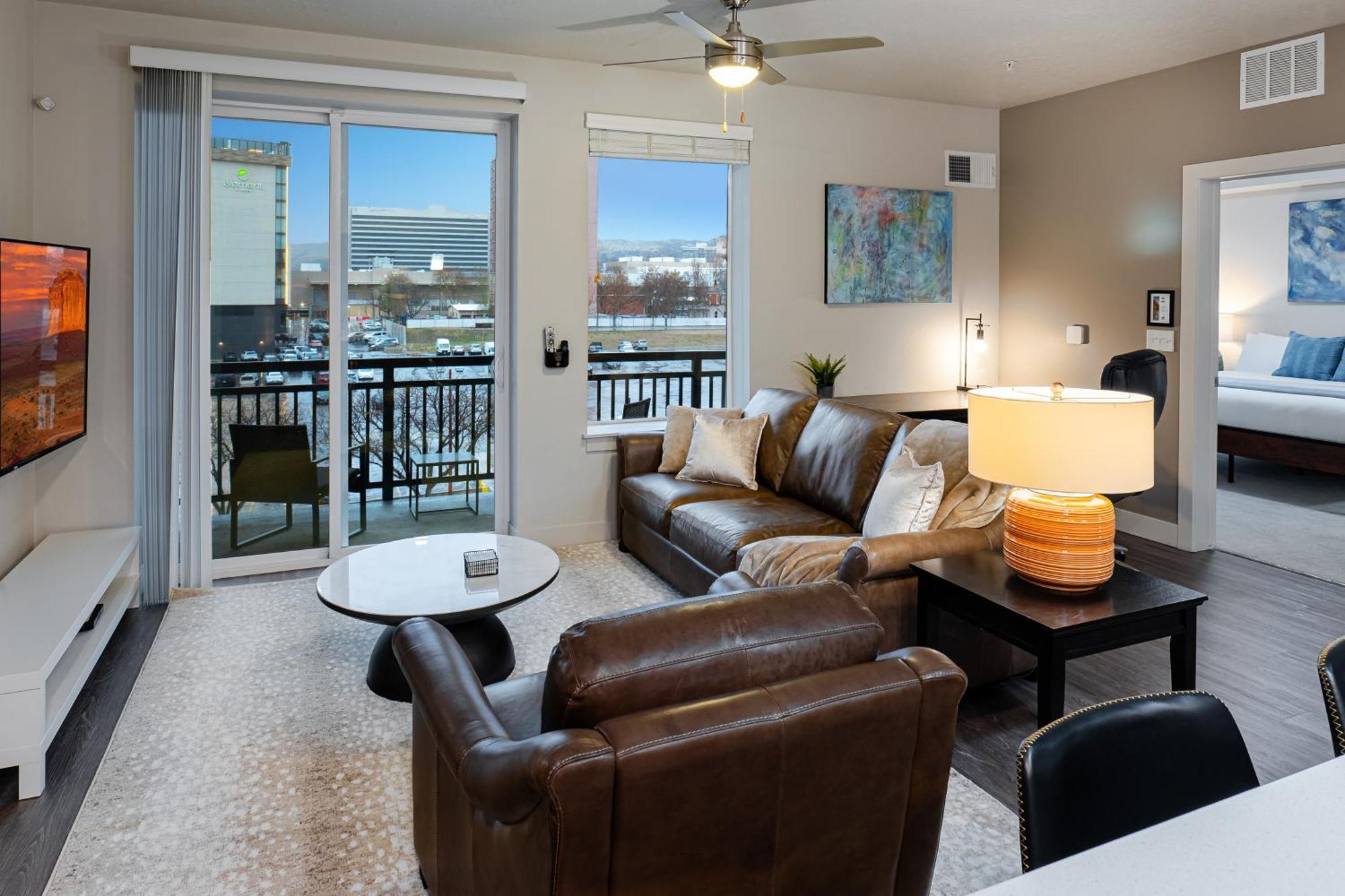 Convention Ctr Bespoke Beauty - 2bd Pool,gym,hot Tub,pkg *