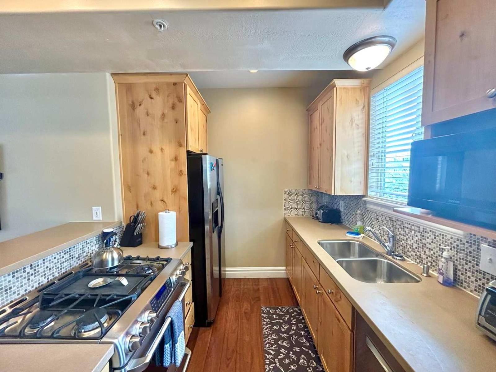 Modern Townhome Near The Center Of The Holiday home *