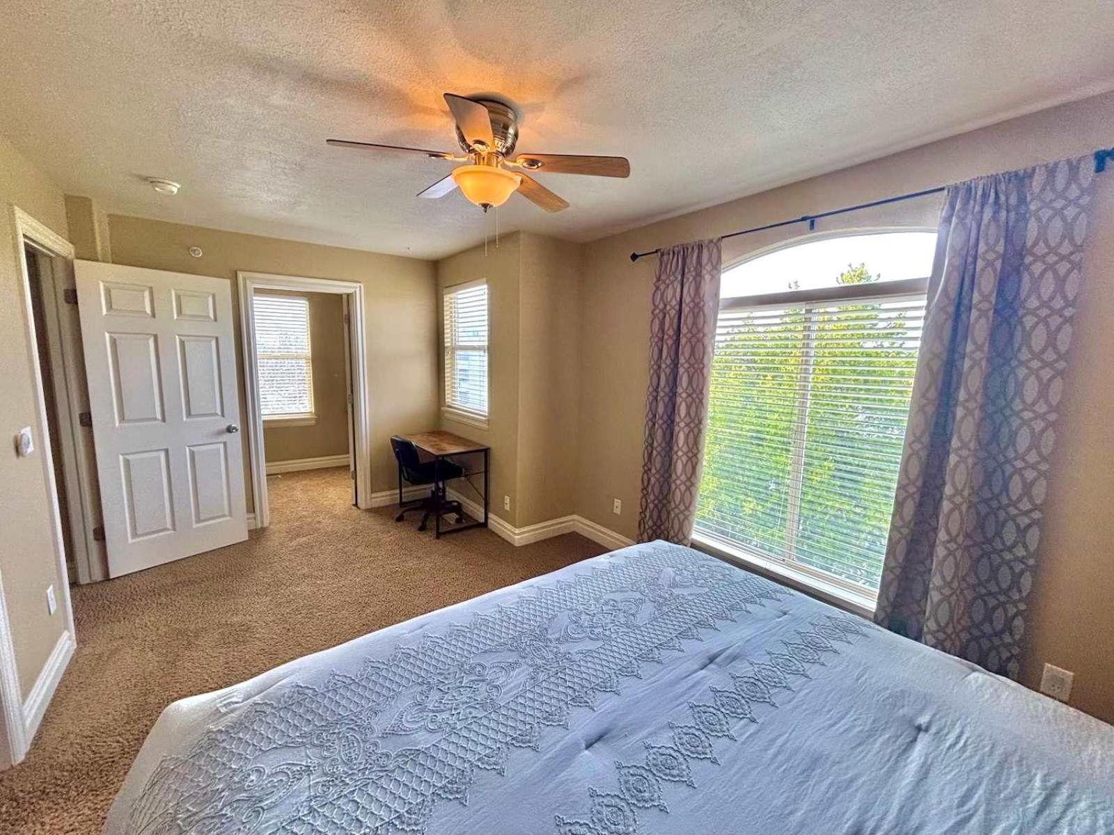 Holiday home Modern Townhome Near The Center Of The *