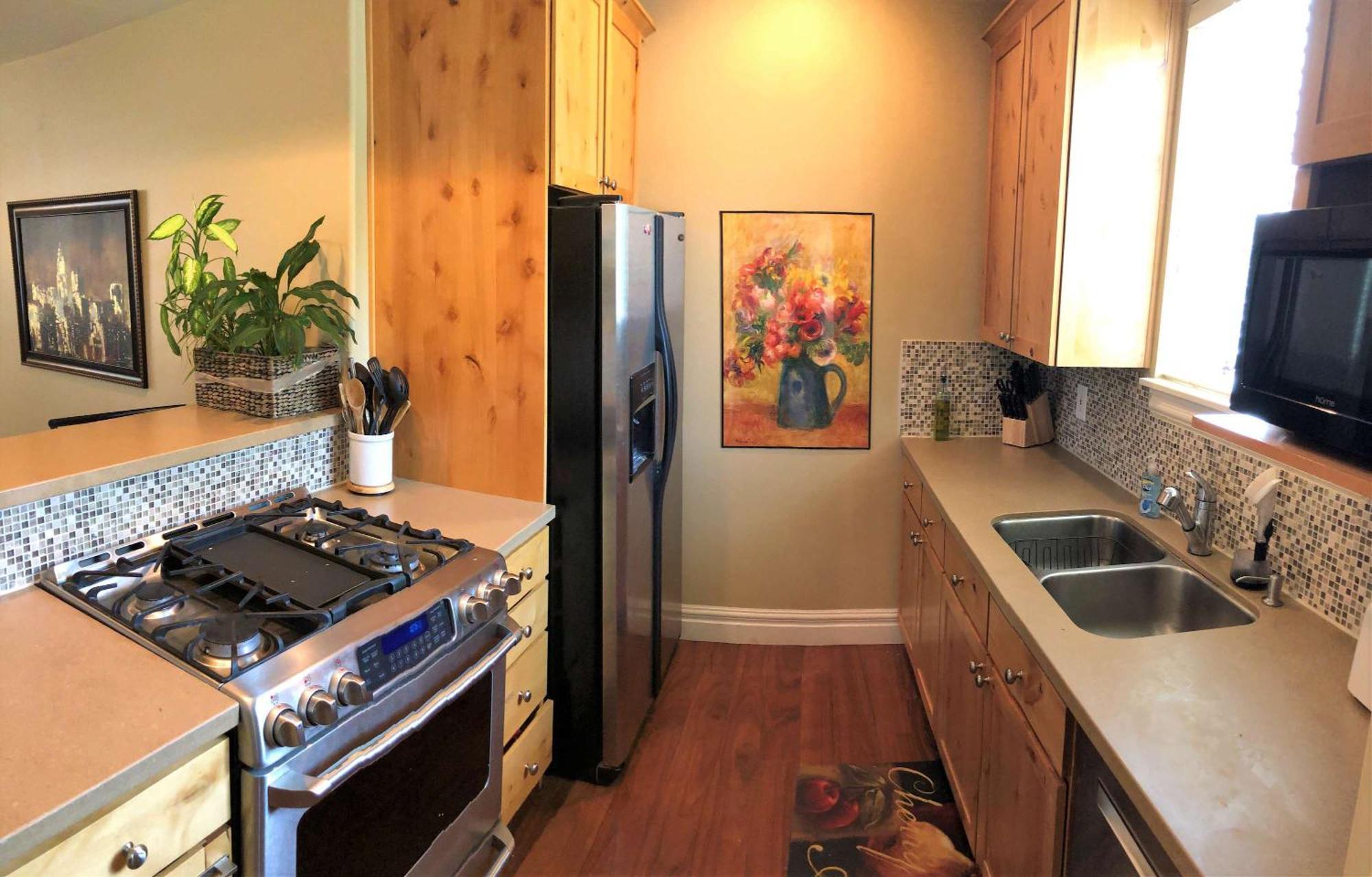 Modern Townhome Near The Center Of The Holiday home *