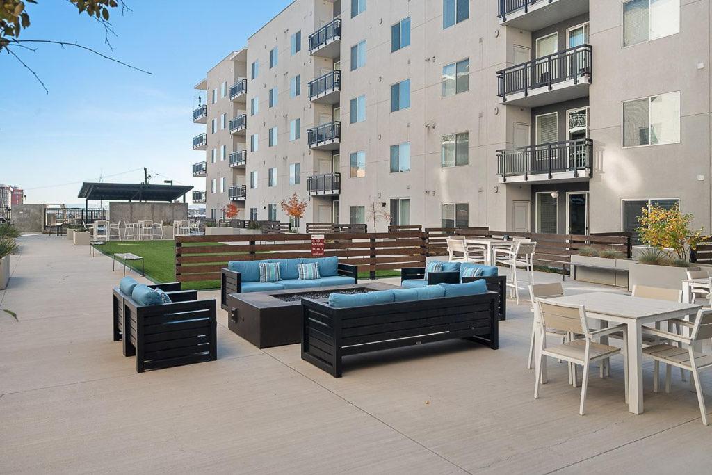 Convention Ctr-spacious 2br 2ba-spa,pool,gym,pkg *