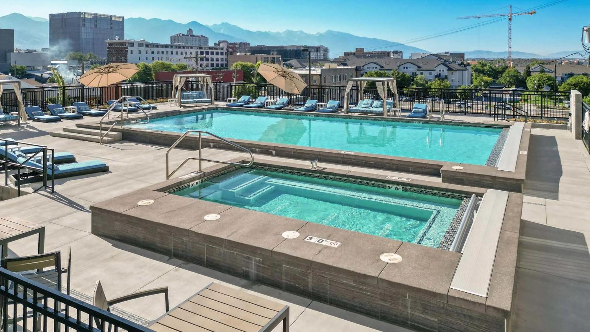 Apartment Convention Ctr-spacious 2br 2ba-spa,pool,gym,pkg *
