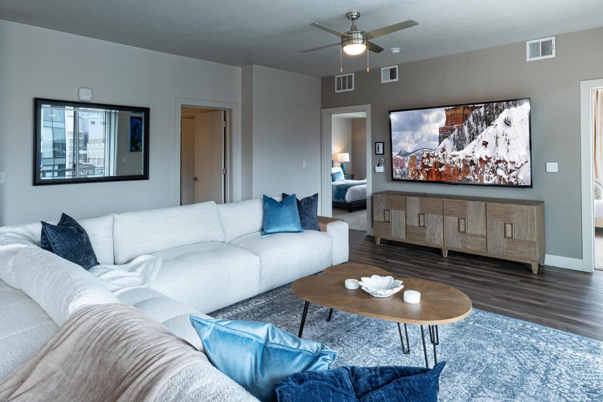 Convention Ctr-spacious 2br 2ba-spa,pool,gym,pkg Apartment Salt Lake City