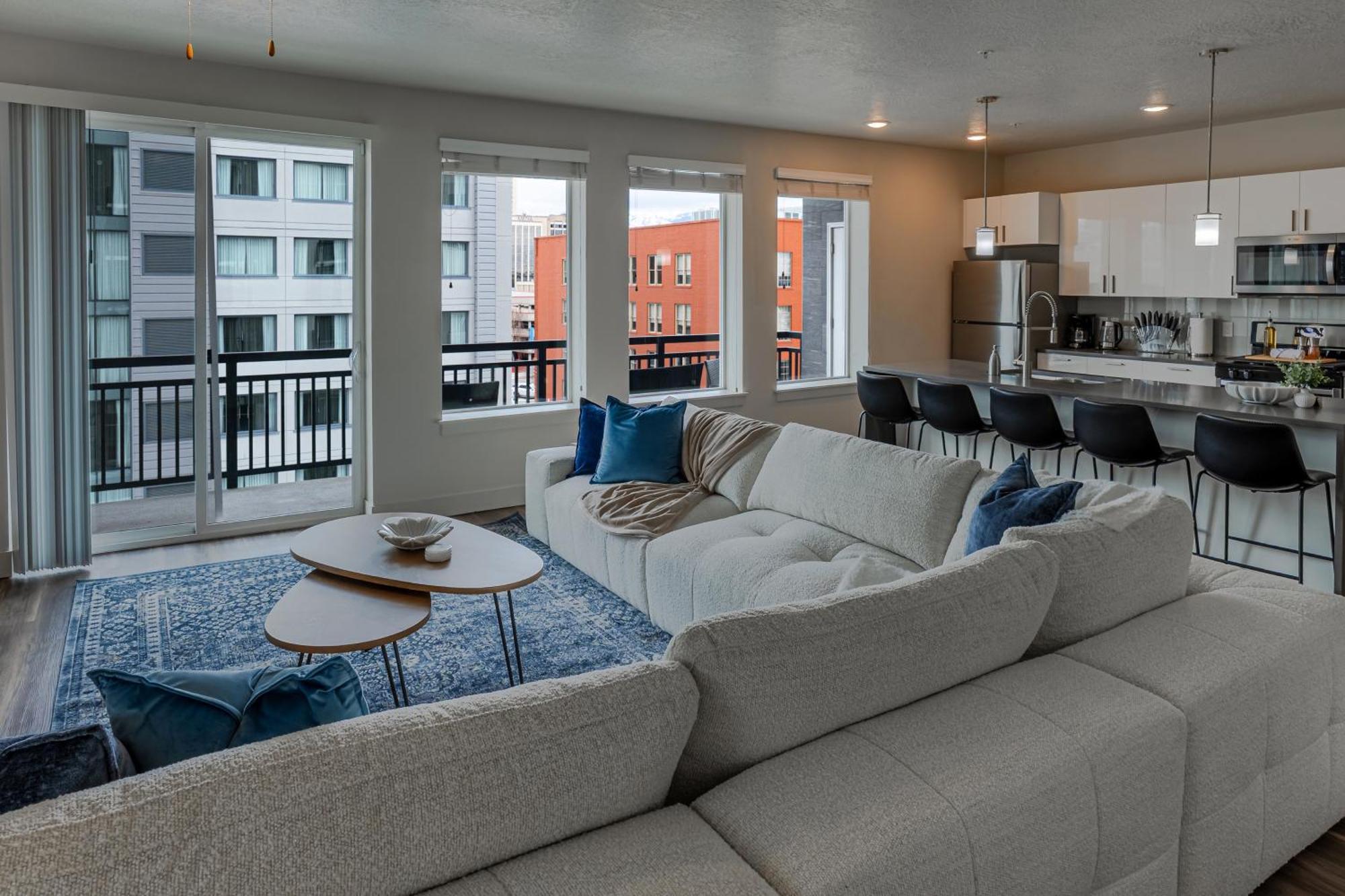 Convention Ctr-spacious 2br 2ba-spa,pool,gym,pkg Apartment