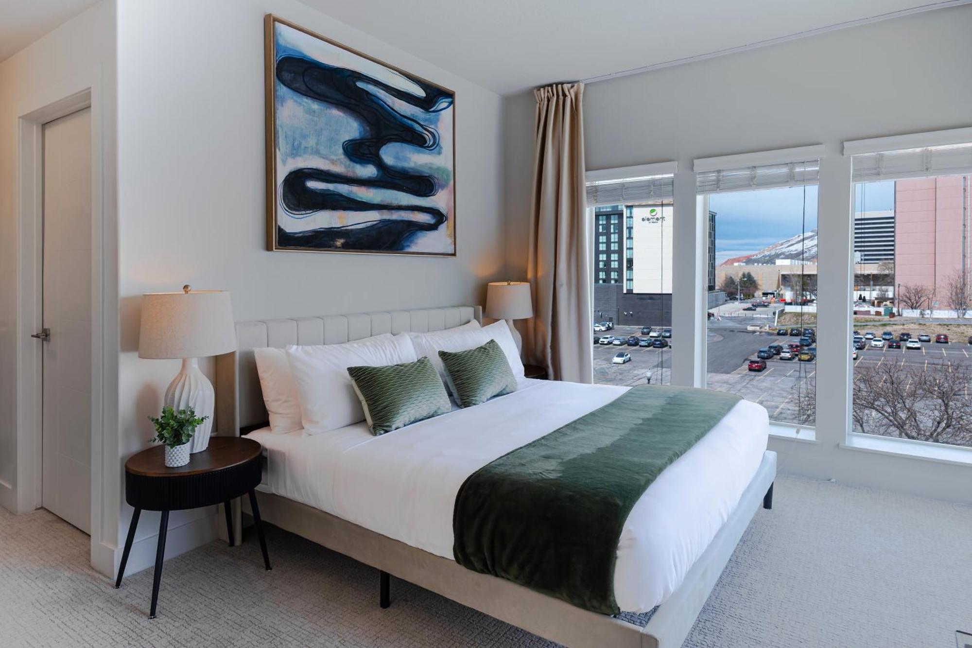 Convention Ctr-spacious 2br 2ba-spa,pool,gym,pkg Apartment *