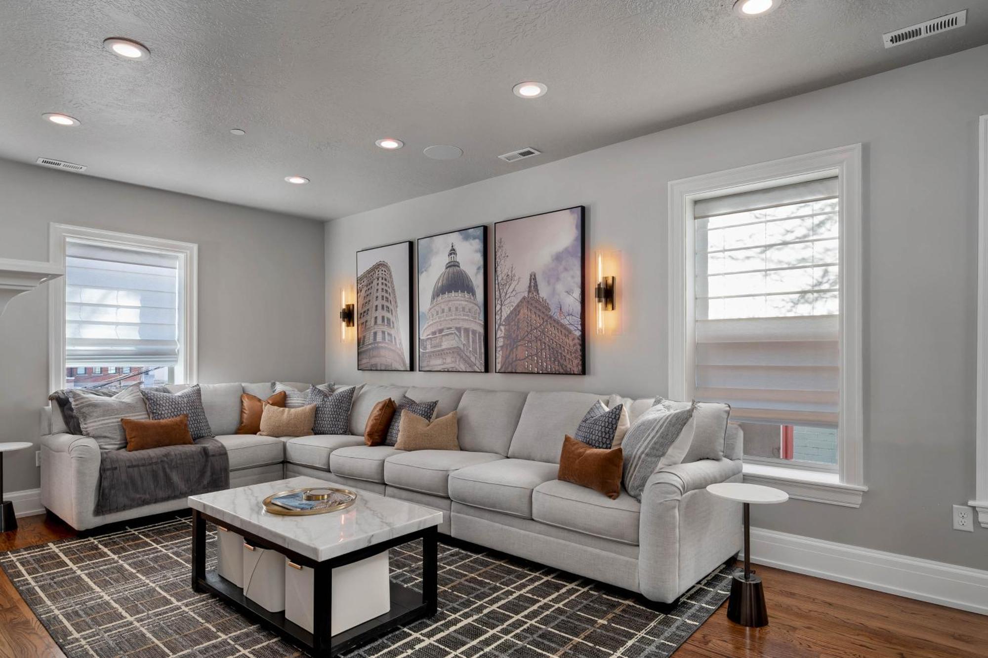 Luxury Downtown Retreat 4br W Hot Tub & Views Holiday home *