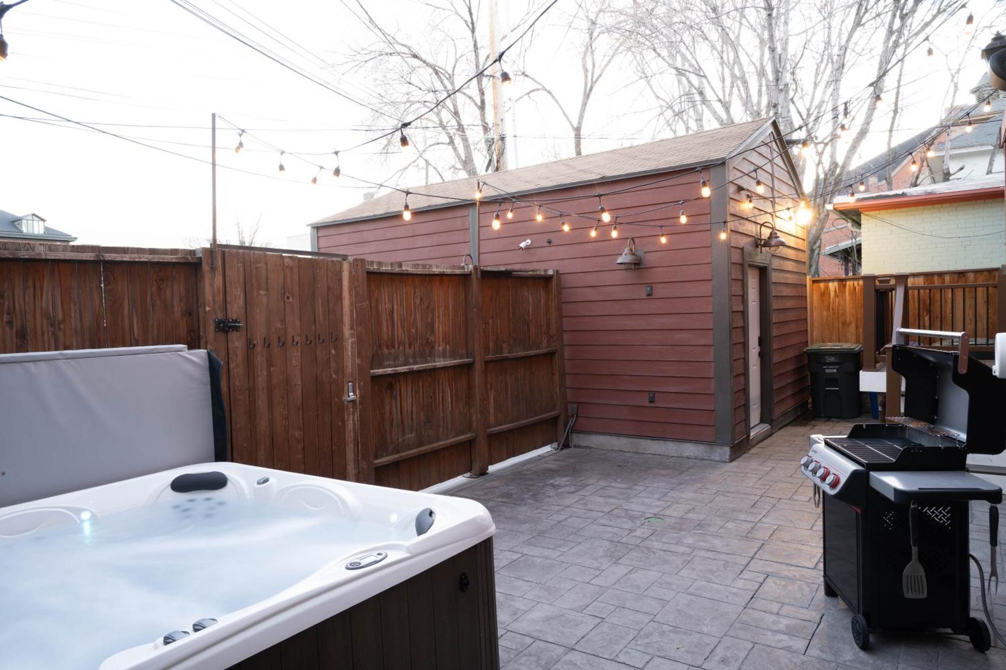 Luxury Downtown Retreat 4br W Hot Tub & Views *