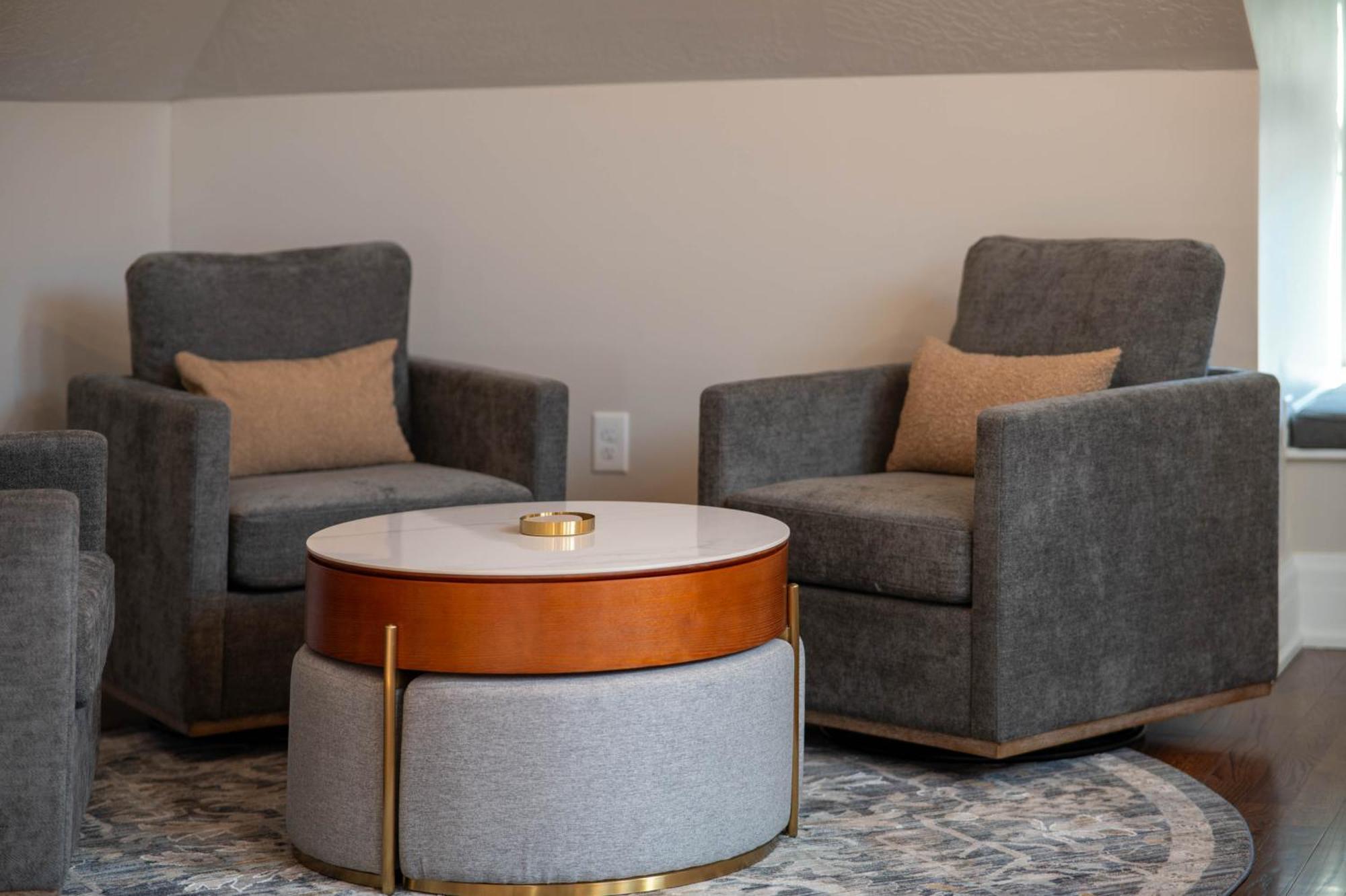 Luxury Downtown Retreat 4br W Hot Tub & Views