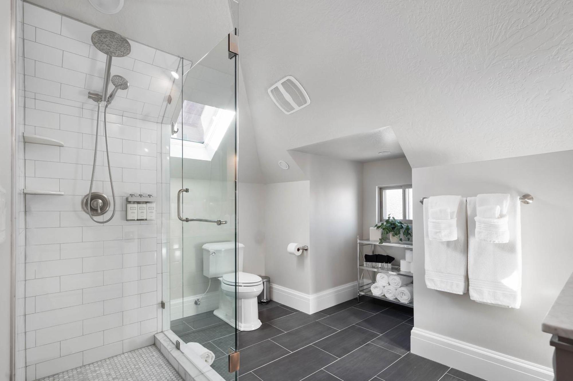 Holiday home Luxury Downtown Retreat 4br W Hot Tub & Views *