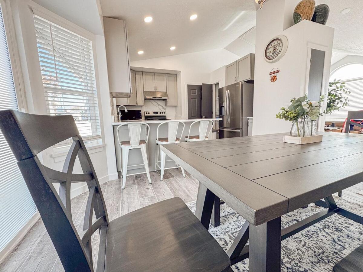 Large Centrally Located Near Airport And Dt Slc Holiday home Salt Lake City