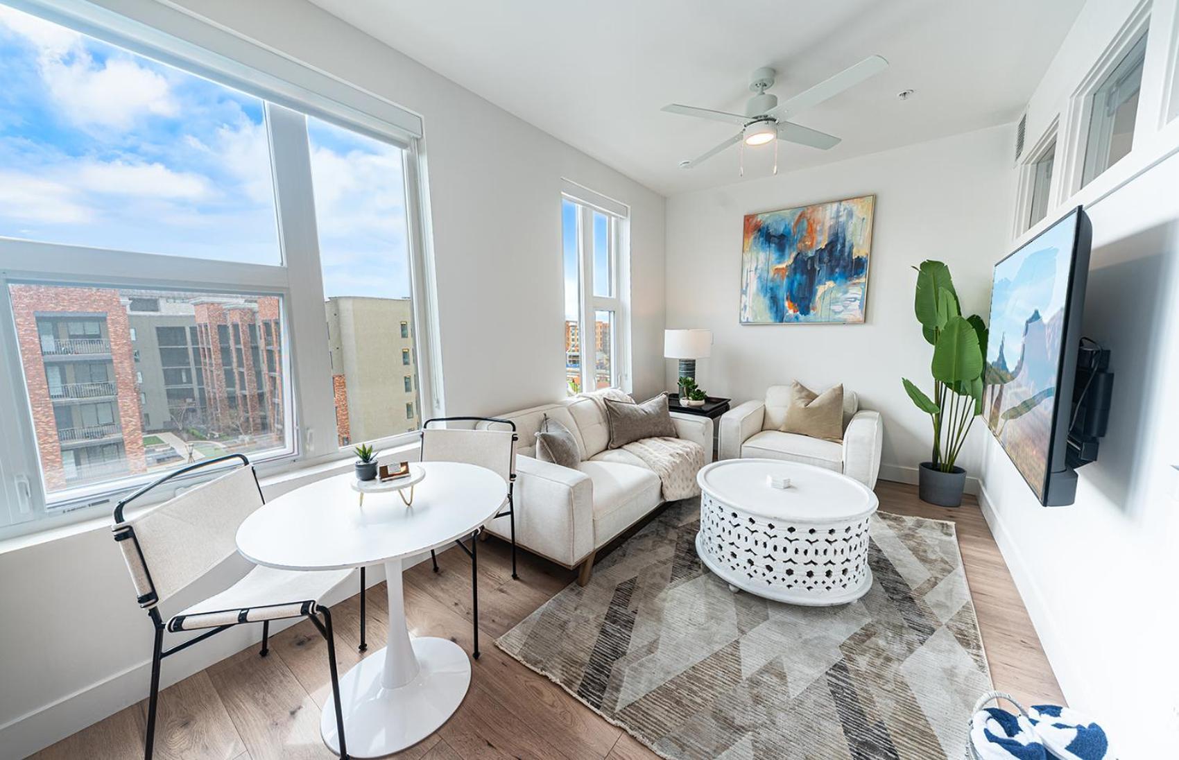 Apartment Awesome Amenities - Pool,hottub,gym,bowling And