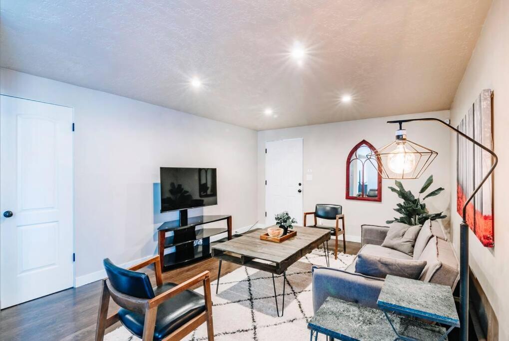 Apartment Unique Dt Uofu 2bd And1ba Duplex King Full