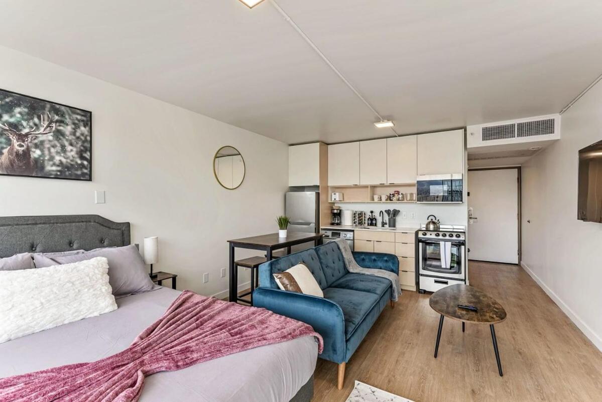 The White Mountain View Downtown Free Pkg Gym Apartment *