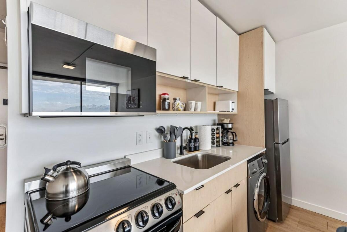 Apartment Modern Downtown High Rise Gym Free Pkg *