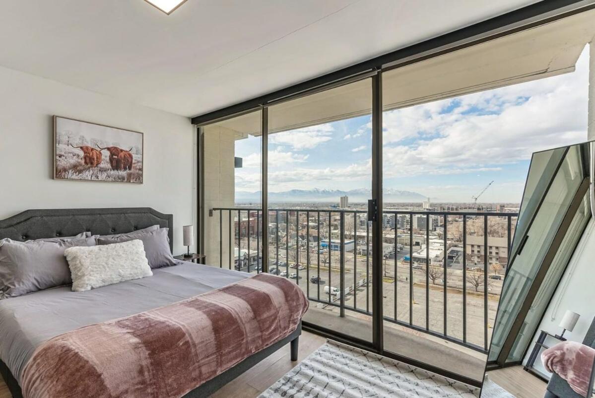 Modern Downtown High Rise Gym Free Pkg