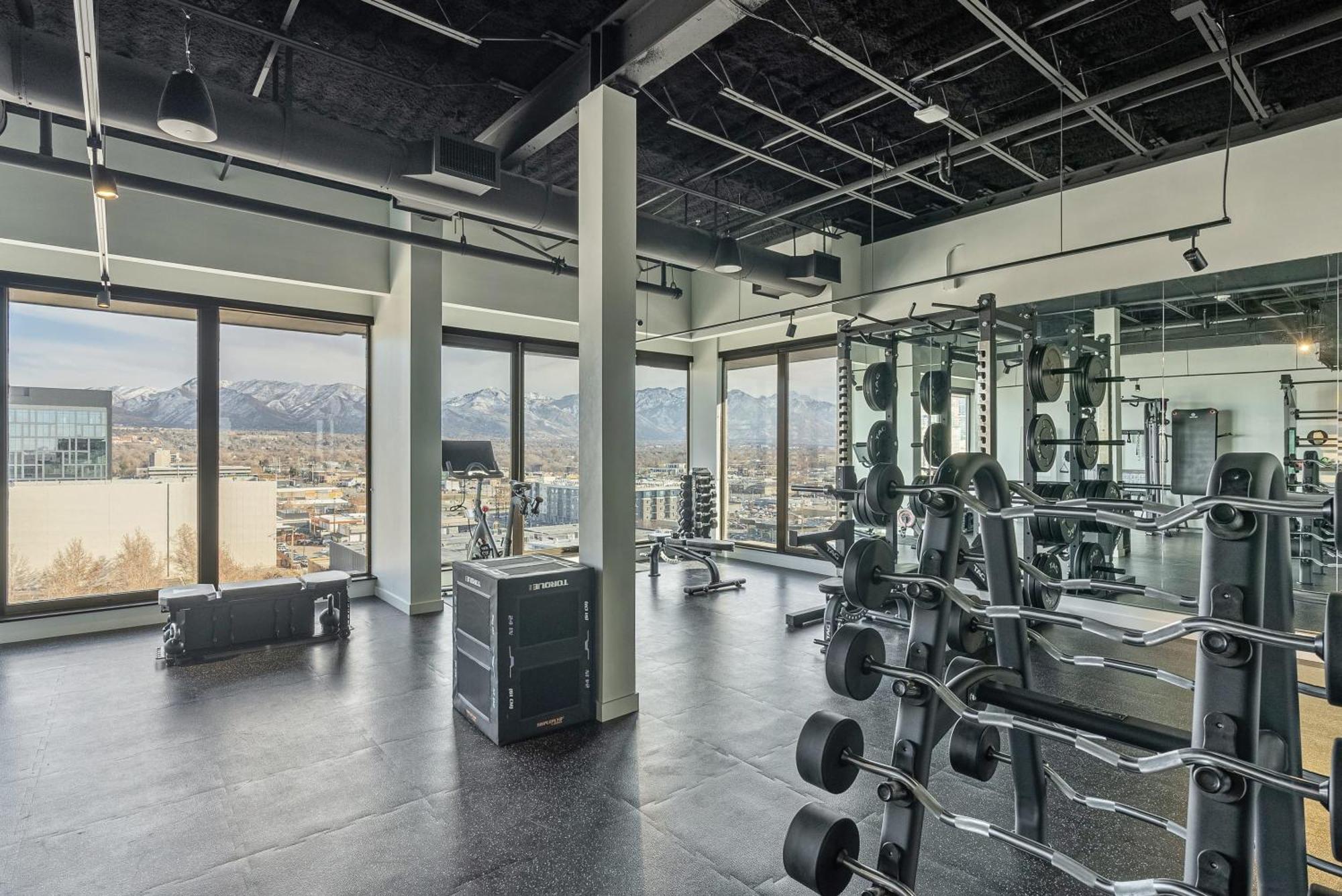 Downtown Stylish Cozy Vibe Work Area Free Pkg Gym Salt Lake City