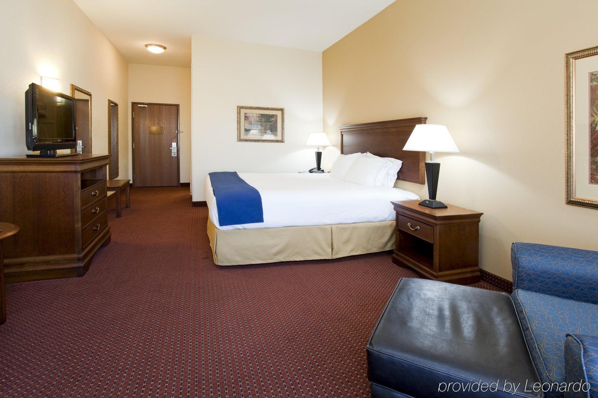 Express Airport East By Ihg Hotel 3*