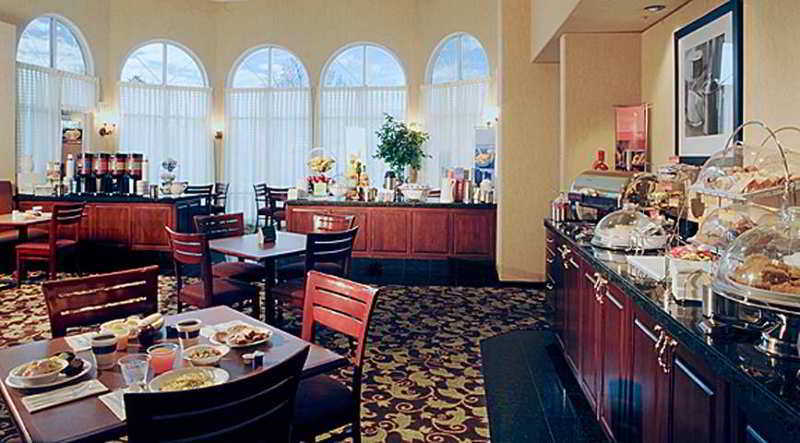 Hotel Hampton & Salt Airport