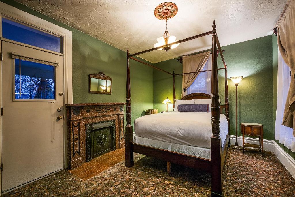 Historic Salt Gem Apartment