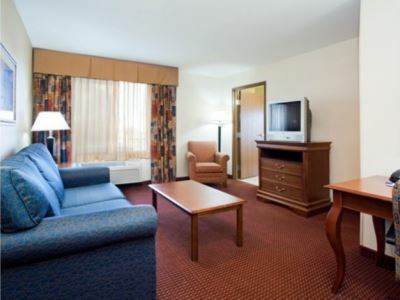 Express Airport East By Ihg Hotel