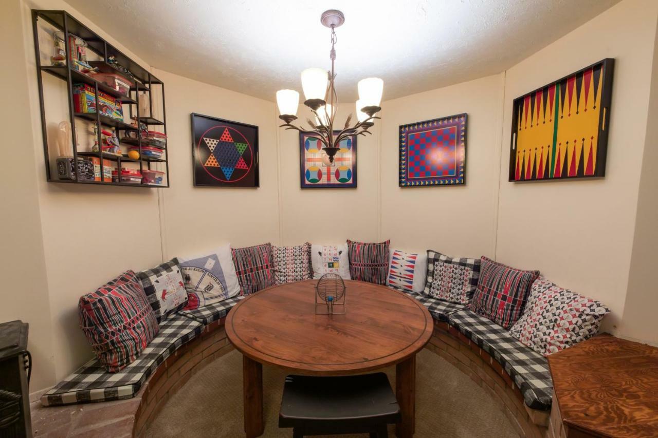 Guest At The Red House Basement Attached With Private Entrance *