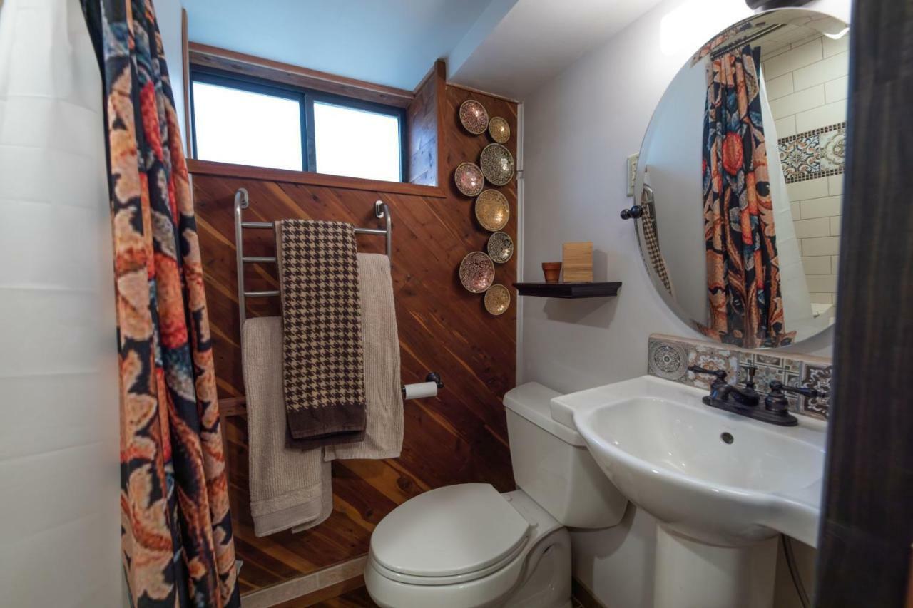 Apartment Guest At The Red House Basement Attached With Private Entrance