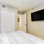 Cozy And Centrally Located Slc Condo With Balcony!
