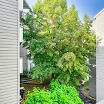 Cozy And Centrally Located Slc Condo With Balcony!