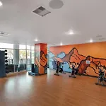 Capital Views 2Br 2Ba Pool,Gym,Convention Centre