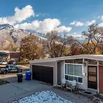 Ski Bum Chalet Close To Resorts
