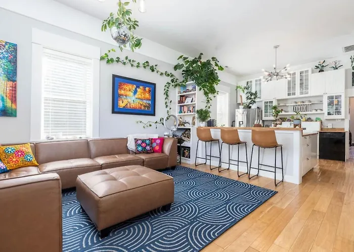 The Dapper Digs - Historic Aves