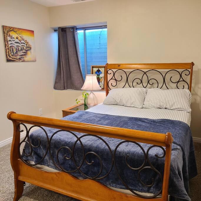 Entire Huge Basement! Fast Wifi! Private Entrance! Holiday home Salt Lake City
