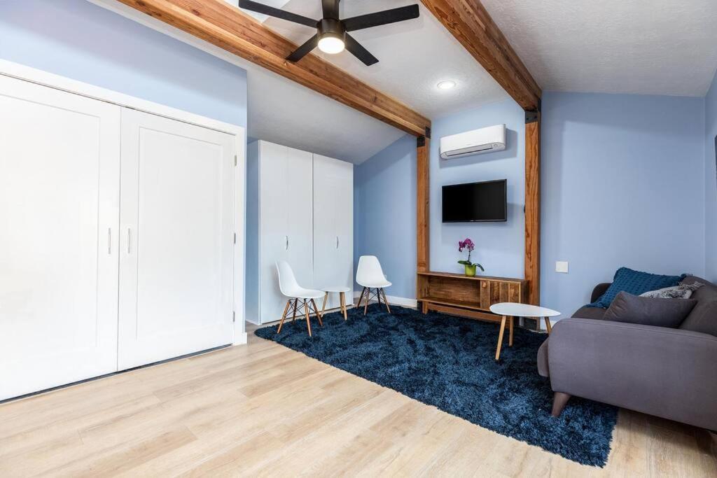 Adorable & Pet Friendly-close To U And Downtown! *