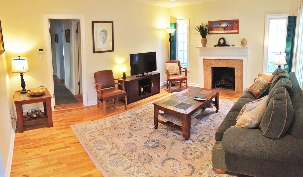 Classic Tudor In The Upper East Side By Wasatch Holiday home *