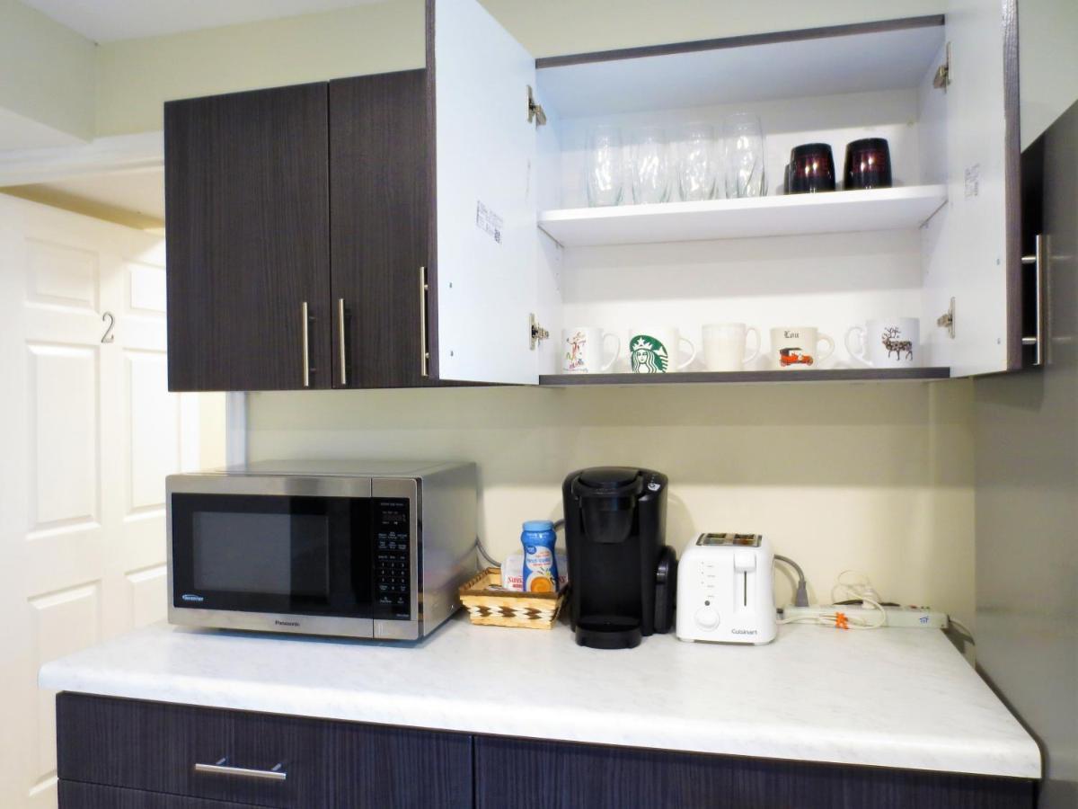 Entire Huge Basement! Fast Wifi! Private Entrance! *