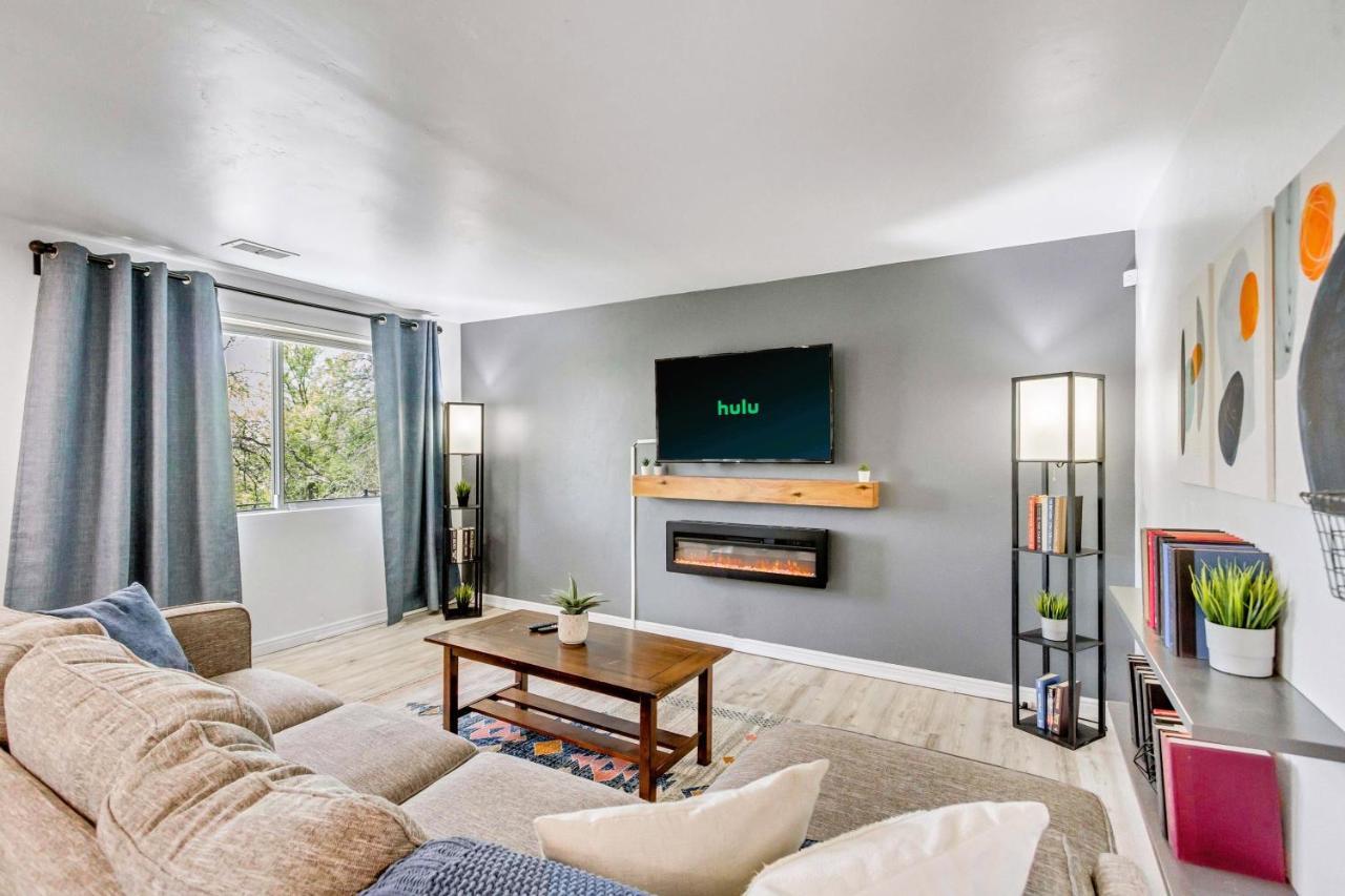 Apartment Cozy For Bookworms - Laundry - King Bed - Parking *