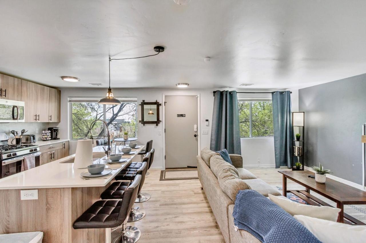 Cozy For Bookworms - Laundry - King Bed - Parking Apartment *