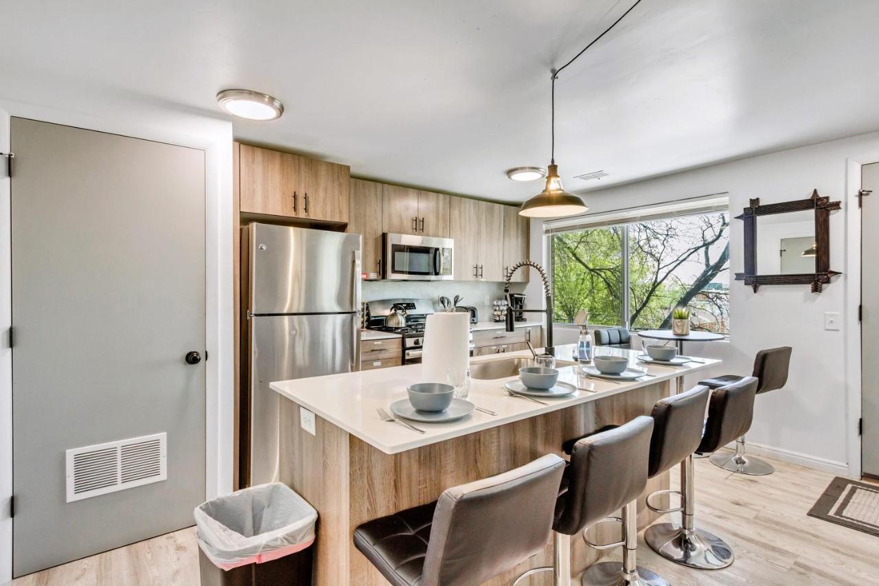 Cozy For Bookworms - Laundry - King Bed - Parking Apartment *