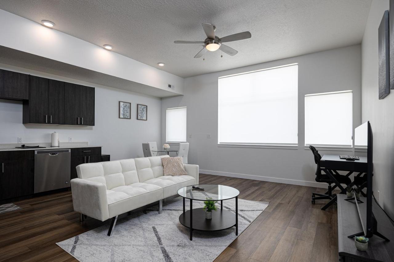 Modern 1b Loft Near Downtown With King Bed, Workstation, Fast Wi-fi * Salt Lake City