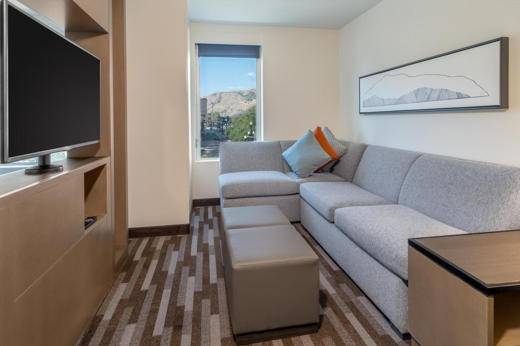 Hyatt House Salt Downtown Hotel 3*