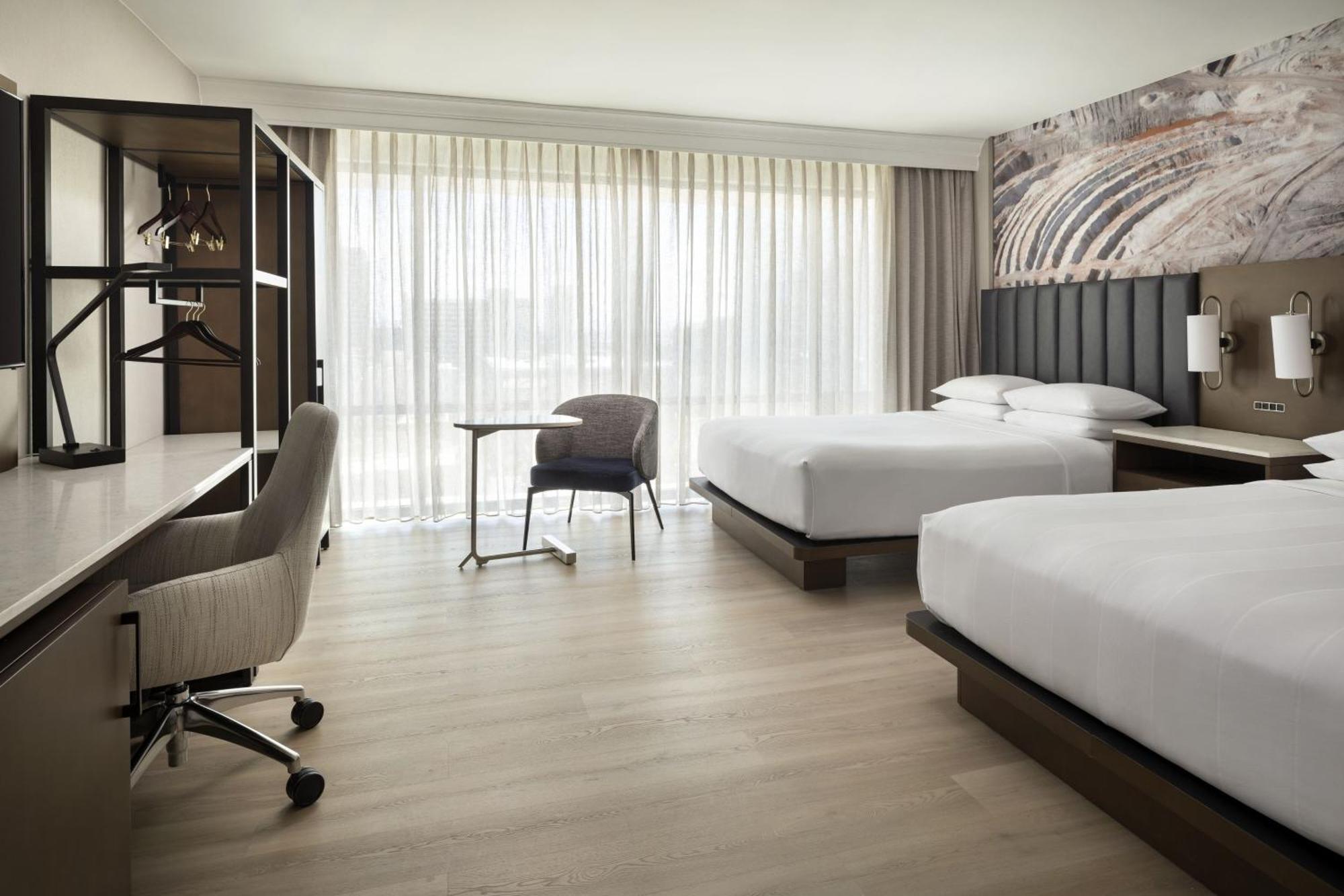 Salt Marriott Downtown At Creek Hotel 4*
