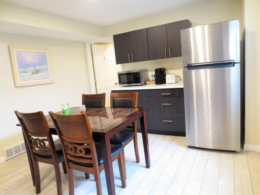 Entire Huge Basement! Fast Wifi! Private Entrance!