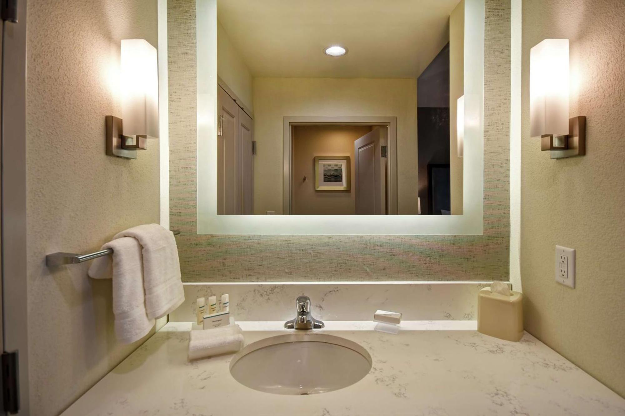 Hotel Homewood By Hilton Salt Airport 3*