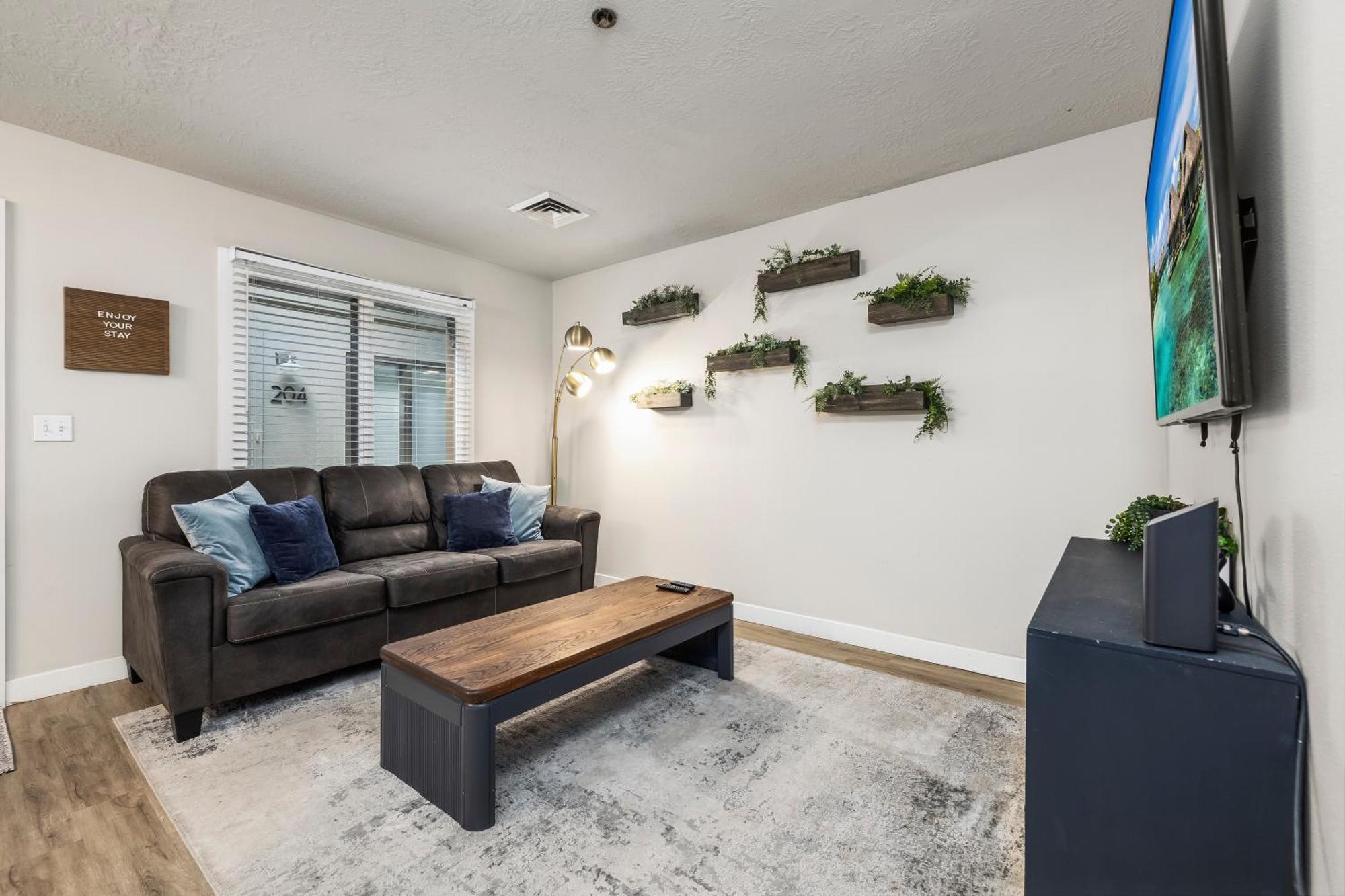 Cozy Downtown Salt Apartment
