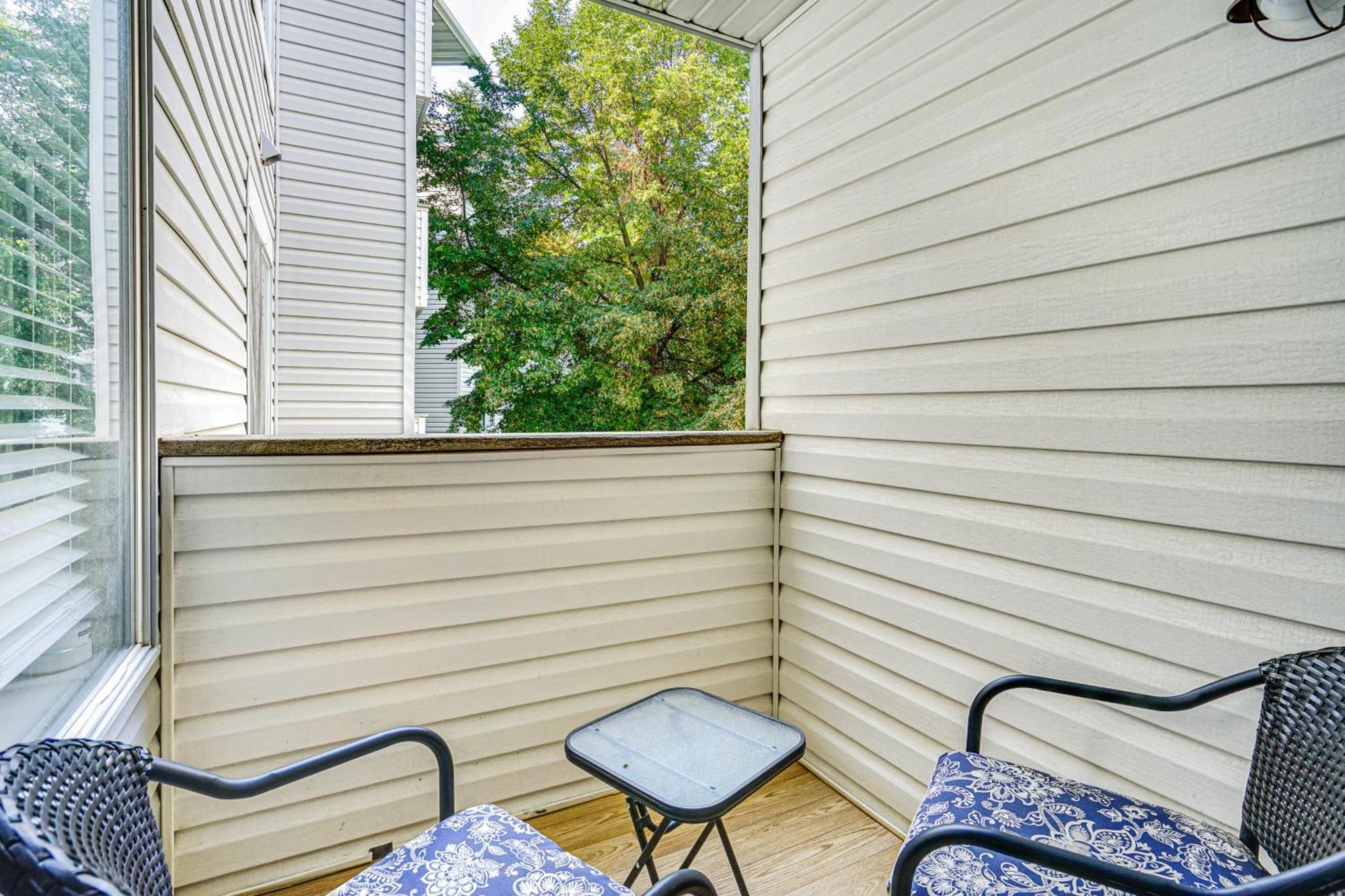 Apartment Cozy And Centrally Located Slc With Balcony!