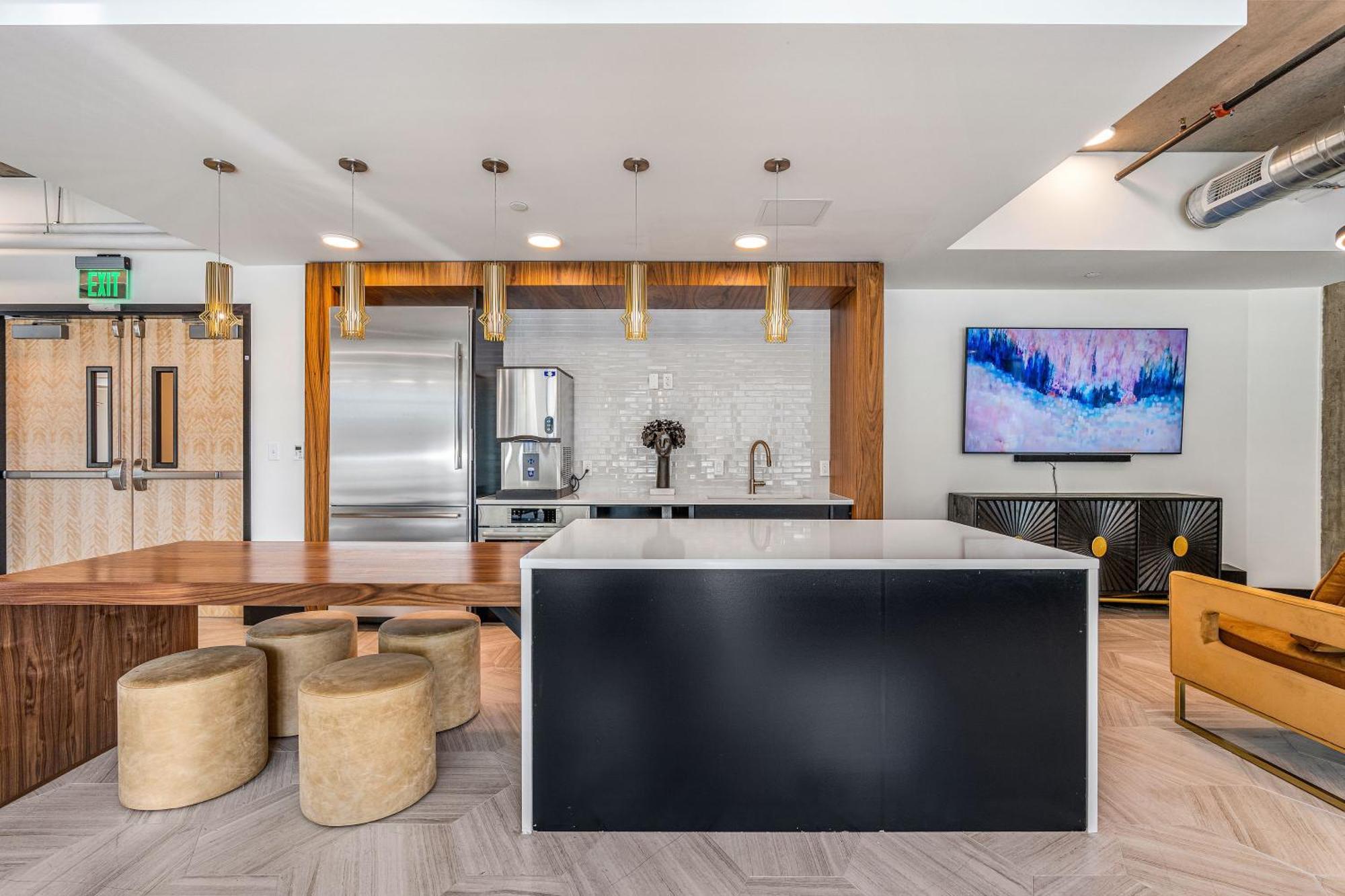 Apartment Exceptional 1bd Ba-pool Htub Gym