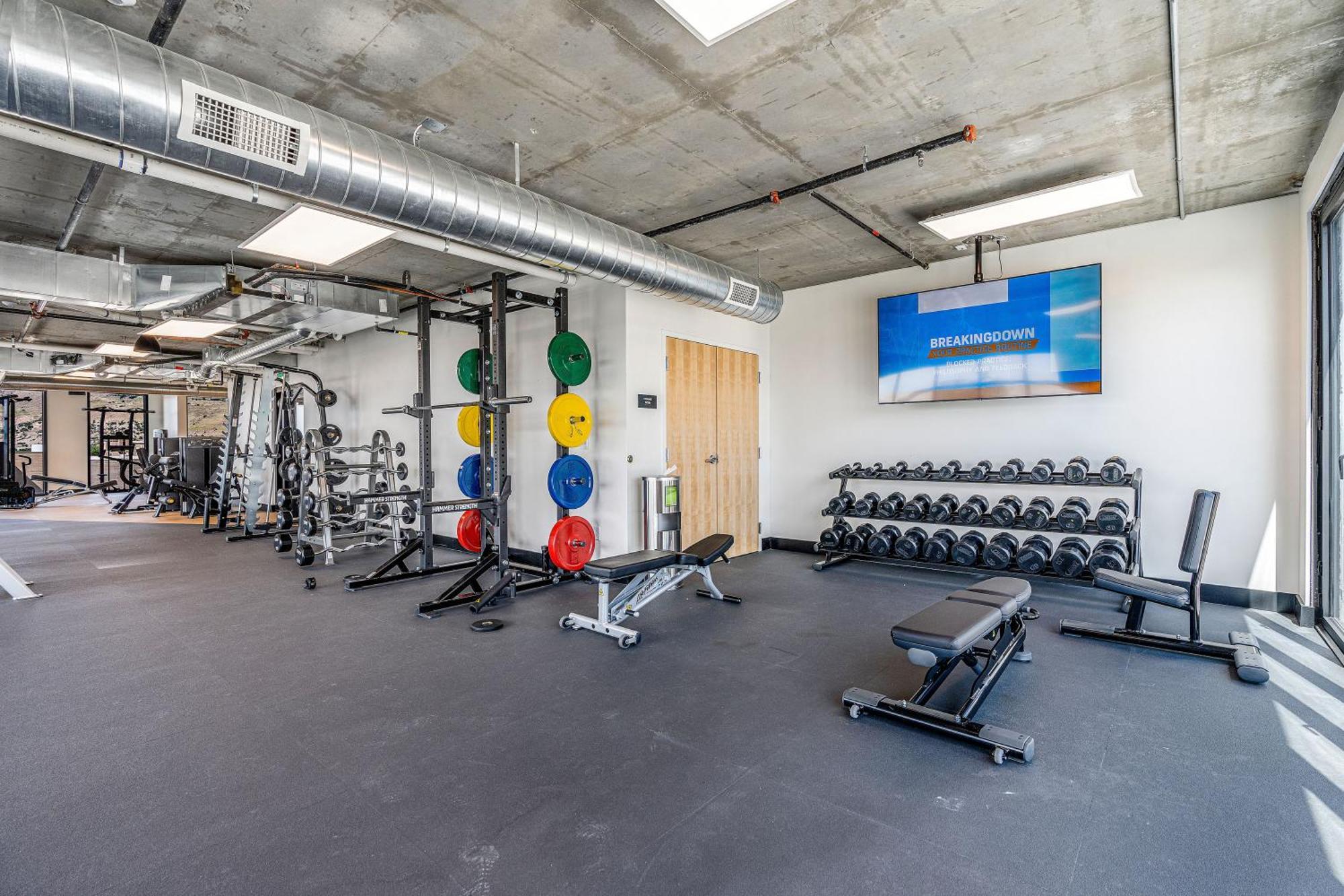 Exceptional 1bd Ba-pool Htub Gym *