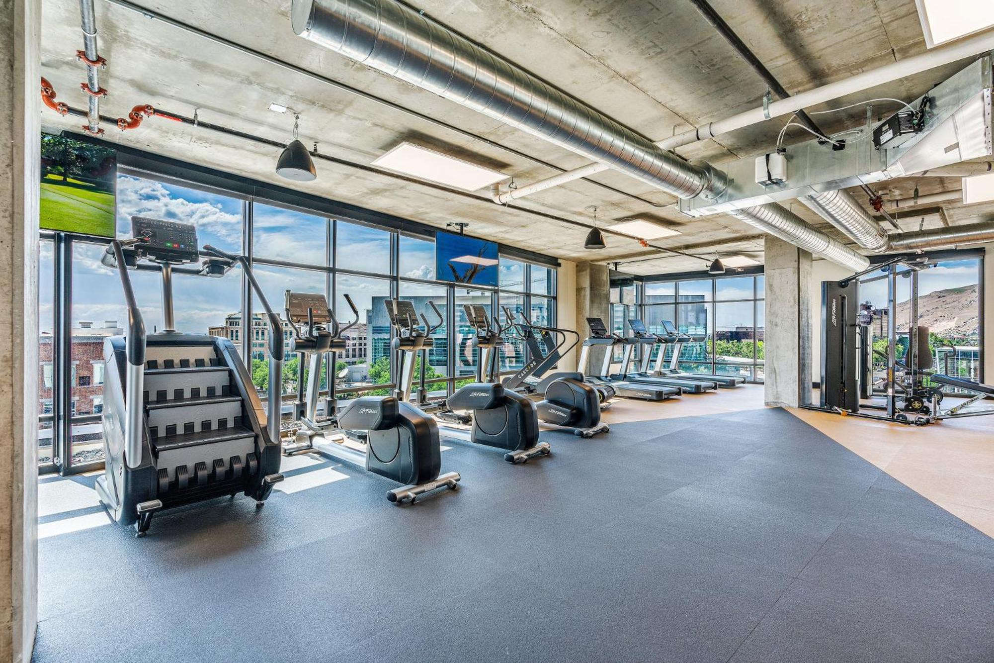Apartment Exceptional 1bd Ba-pool Htub Gym *